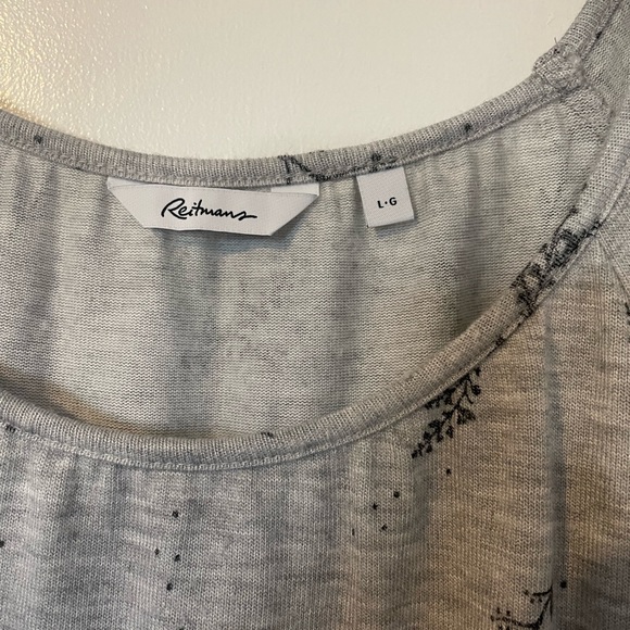 Reitmans top grey with black floral detail - Picture 5 of 5